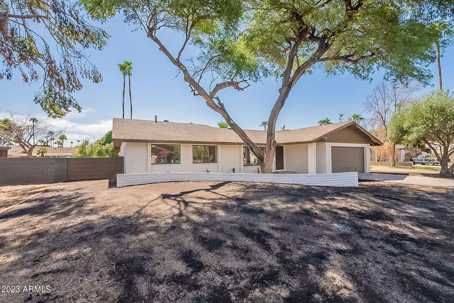 315 W CARDENO Circle, Litchfield Park, AZ 85340