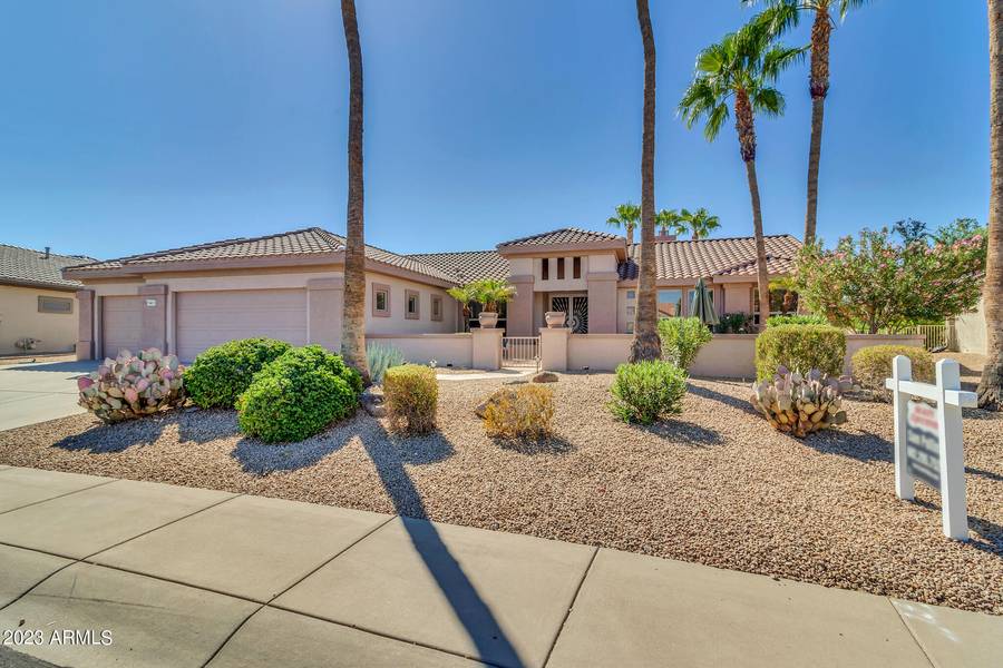 15811 W LINKSVIEW Drive, Surprise, AZ 85374