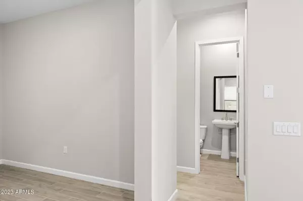 Scottsdale, AZ 85254,5041 E WOODRIDGE Drive