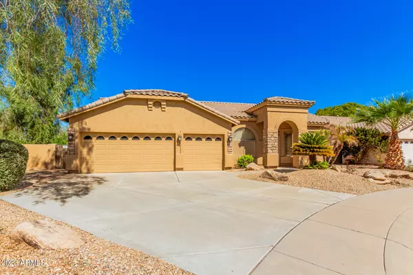 8348 W CLAREMONT Street, Glendale, AZ 85305
