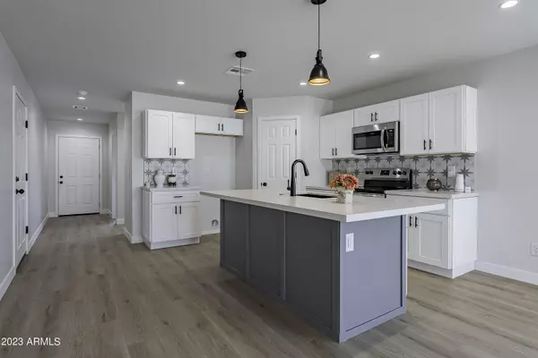 Mesa, AZ 85201,558 N LEWIS --