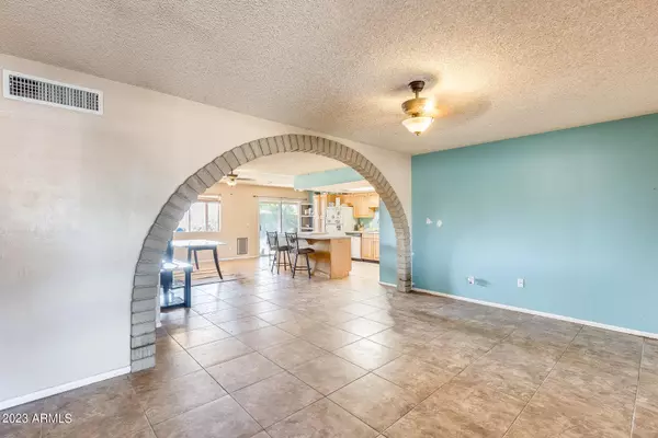 Mesa, AZ 85204,1521 E DIAMOND Avenue
