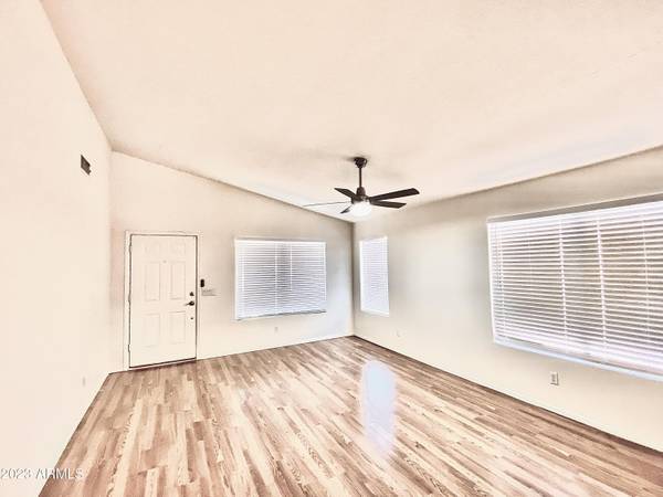 Gilbert, AZ 85233,885 W VAUGHN Avenue W