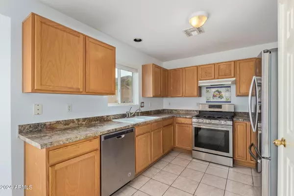 Phoenix, AZ 85042,8021 S 34TH Place