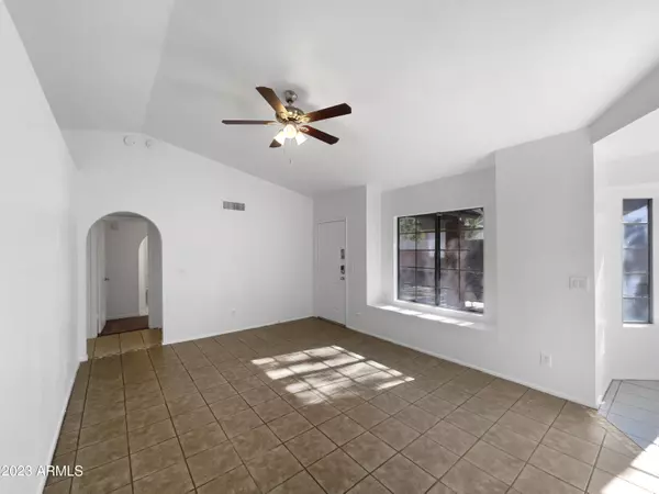 Phoenix, AZ 85037,8520 W PALM Lane #1013