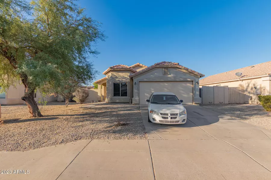 2118 W VINEYARD Road, Phoenix, AZ 85041