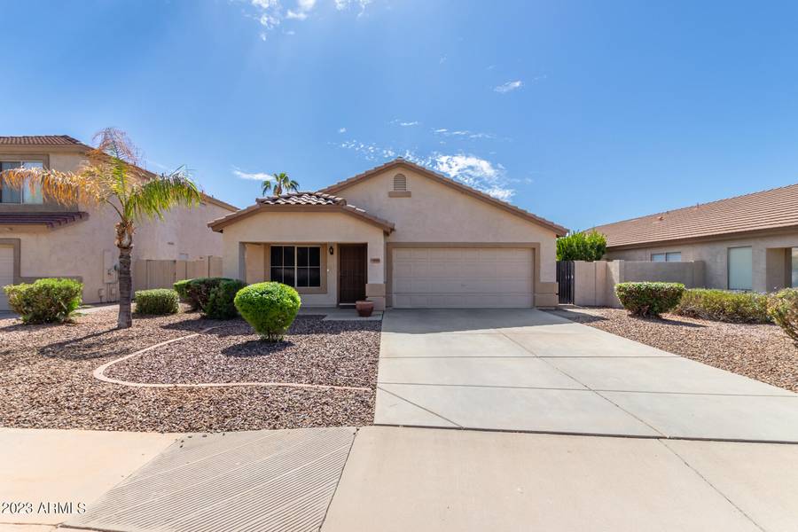 877 W VAUGHN Avenue, Gilbert, AZ 85233