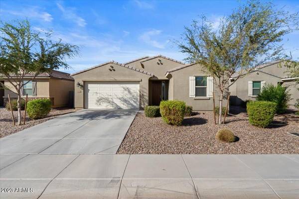 672 W PANOLA Drive, San Tan Valley, AZ 85140