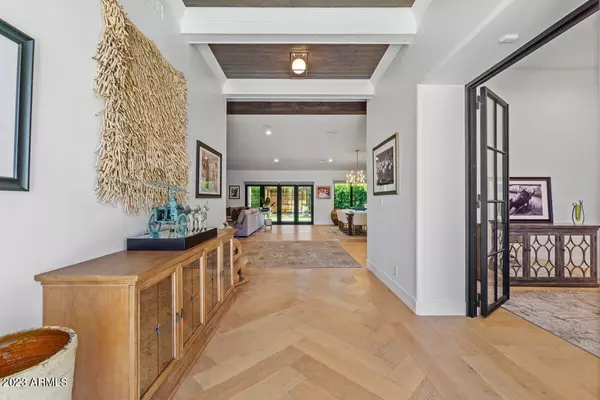 Phoenix, AZ 85018,4625 E EXETER Boulevard