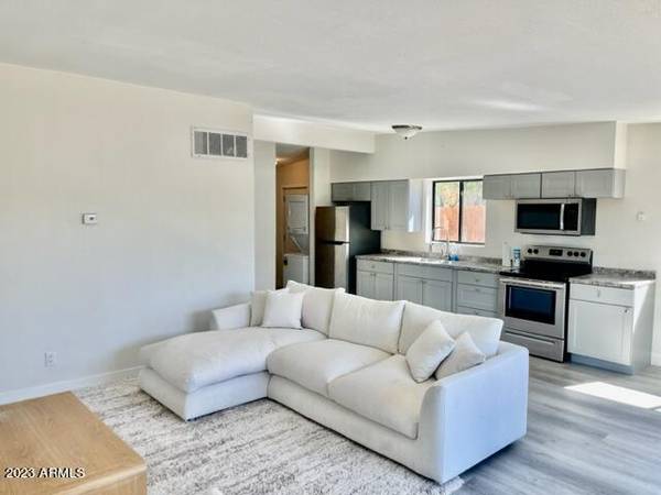 453 W UNIVERSITY Drive, Mesa, AZ 85201