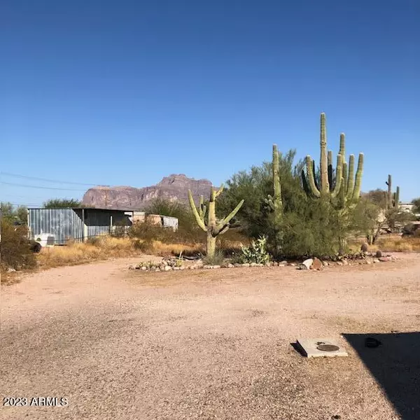 Apache Junction, AZ 85119,123 S Royal Palm Road