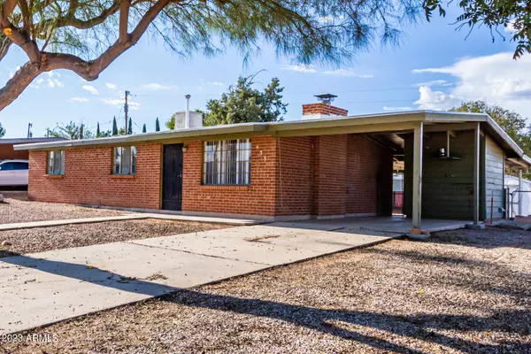 Benson, AZ 85602,635 E post Road