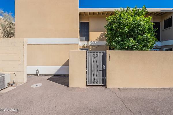 Phoenix, AZ 85016,2233 E HIGHLAND Avenue #132