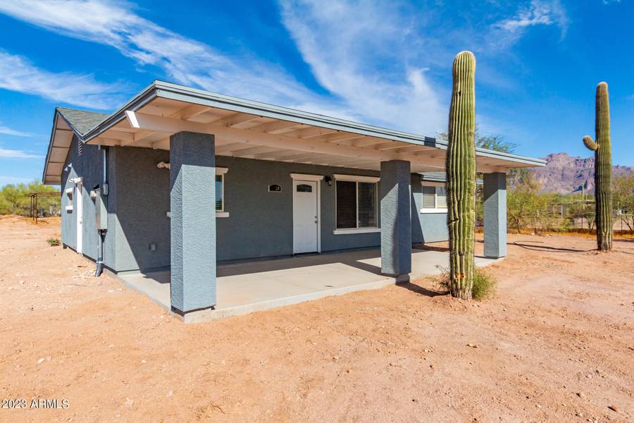 1930 E 2ND Avenue, Apache Junction, AZ 85119