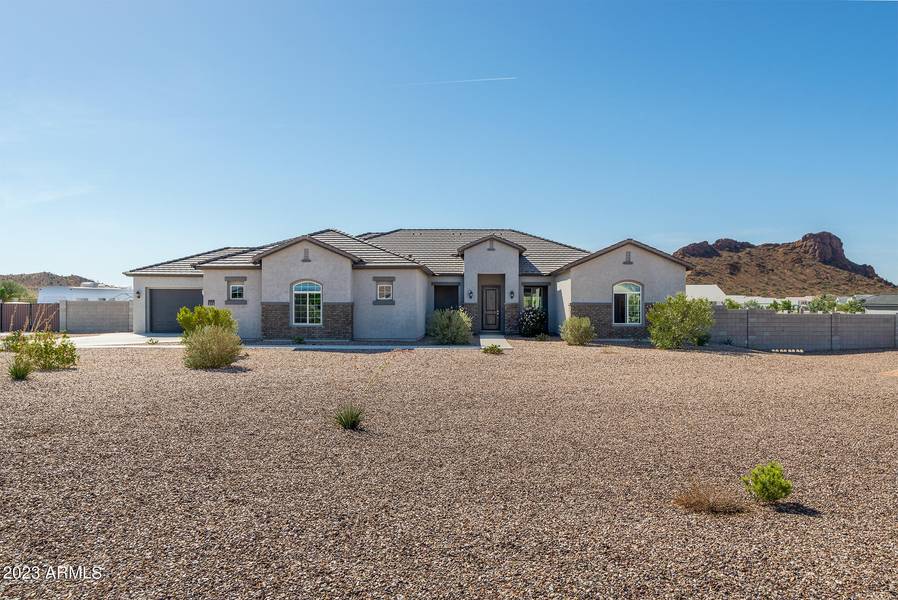 273 W DUNDY Street, San Tan Valley, AZ 85143