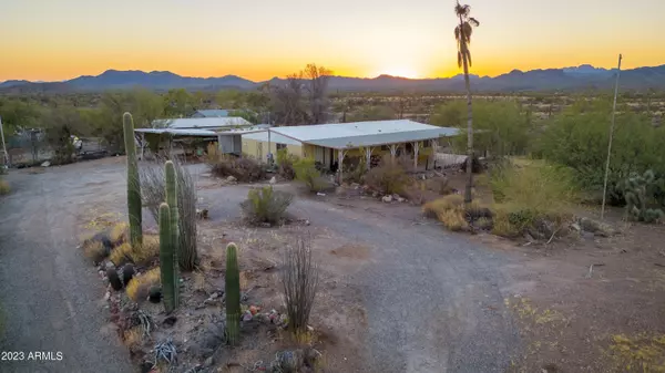 42424 W GRAND Avenue, Morristown, AZ 85342