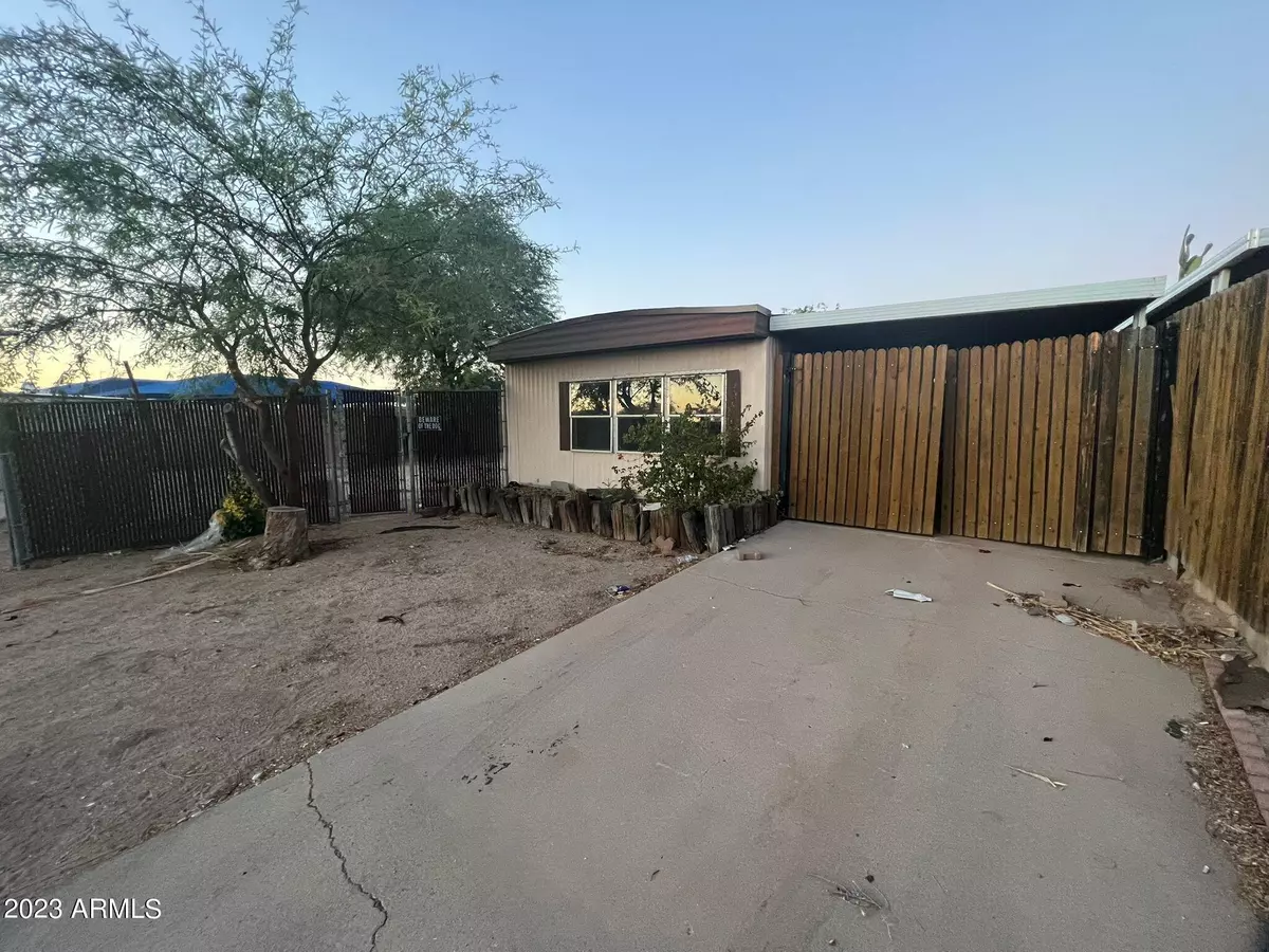 Phoenix, AZ 85041,1008 W ESTES Way