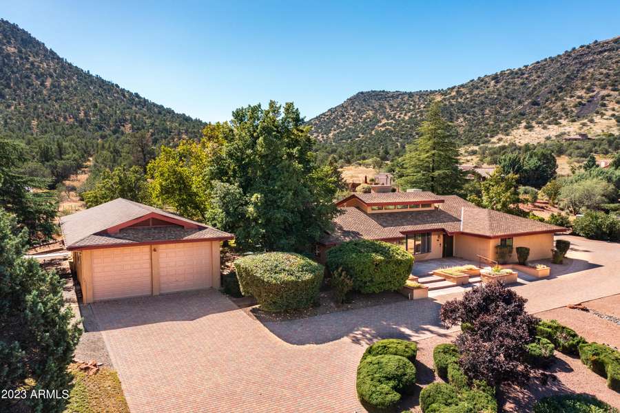 940 E SADDLEHORN Road, Sedona, AZ 86351