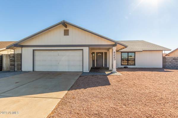 4223 W GELDING Drive, Phoenix, AZ 85053