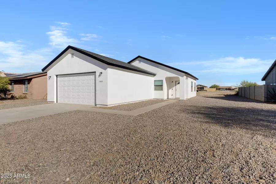 15051 S PADRES Road, Arizona City, AZ 85123