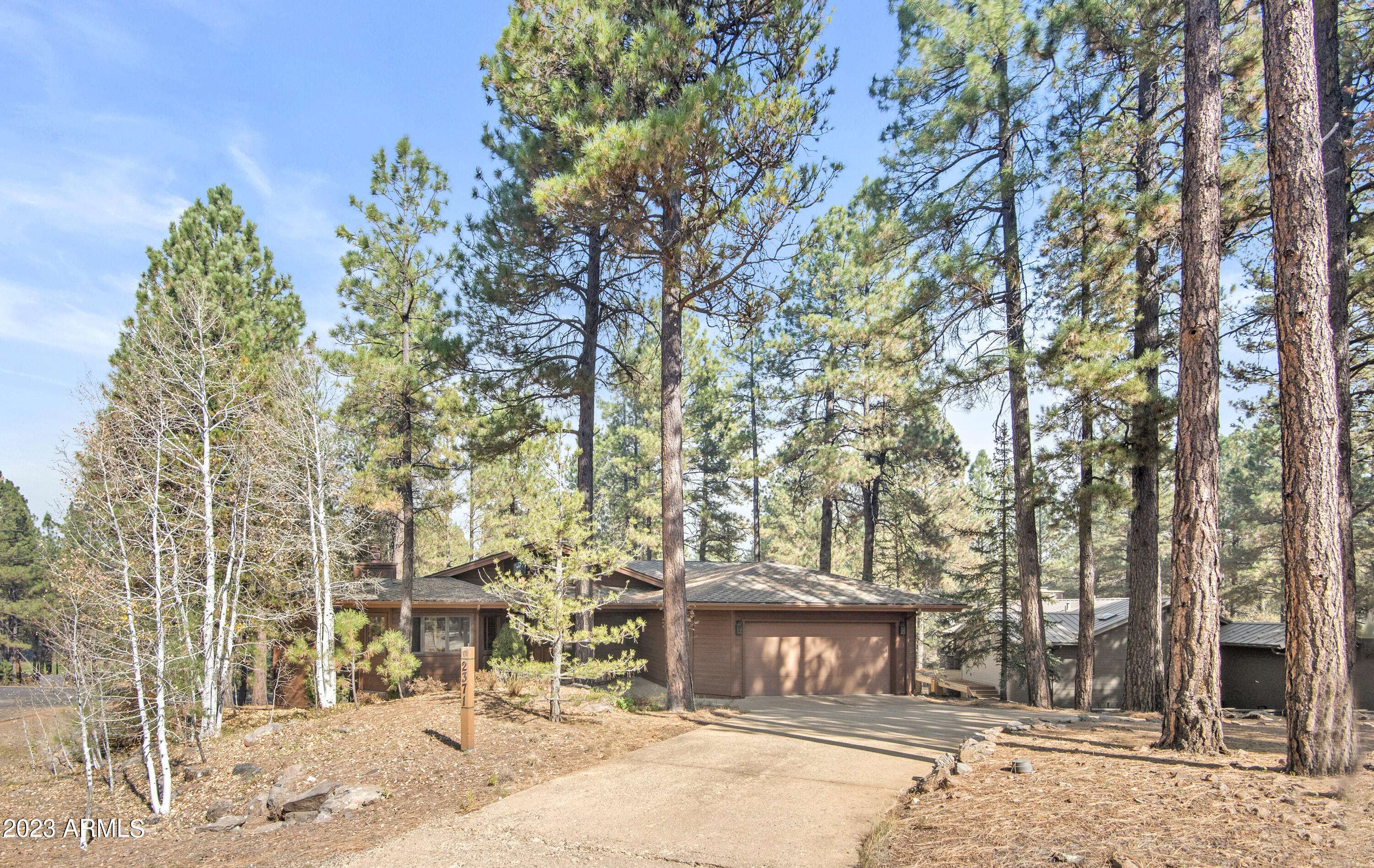 Flagstaff, AZ 86005,2371 T A Riordan --