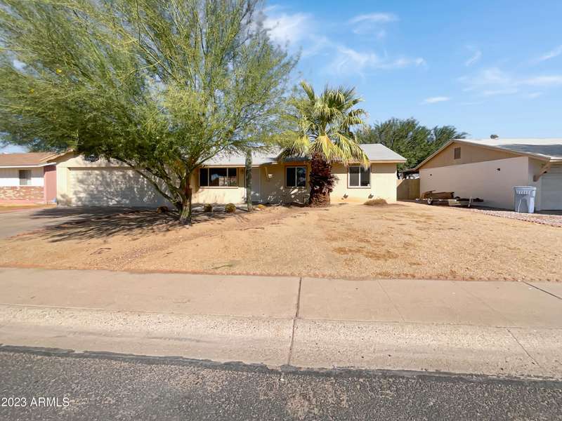 2520 W LARKSPUR Drive, Phoenix, AZ 85029