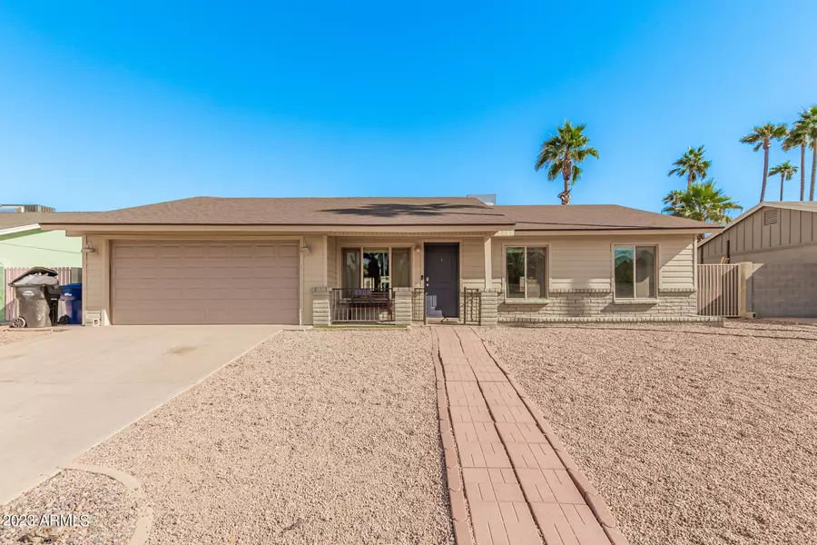 1104 W LAGUNA AZUL Avenue, Mesa, AZ 85210