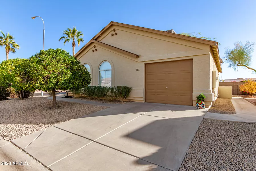 6831 S OAKMONT Drive, Chandler, AZ 85249