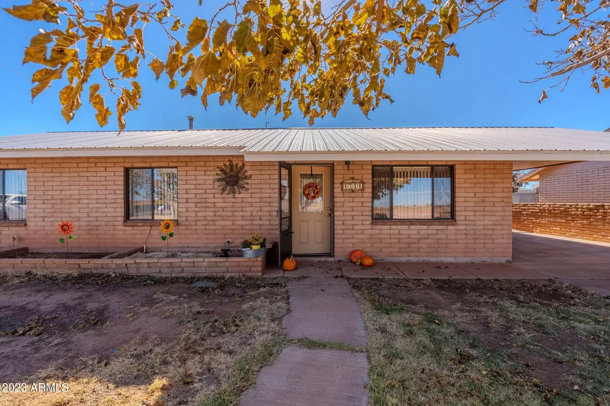 Winslow, AZ 86047,1311 E MAPLE Street