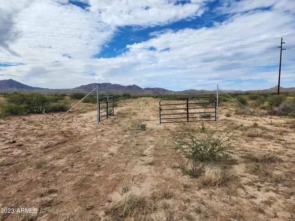 14500 S DATE CREEK (10 Acres N) Road #21, Congress, AZ 85332