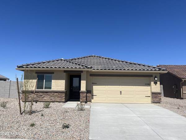 608 W CROWNED DOVE Trail, Casa Grande, AZ 85122