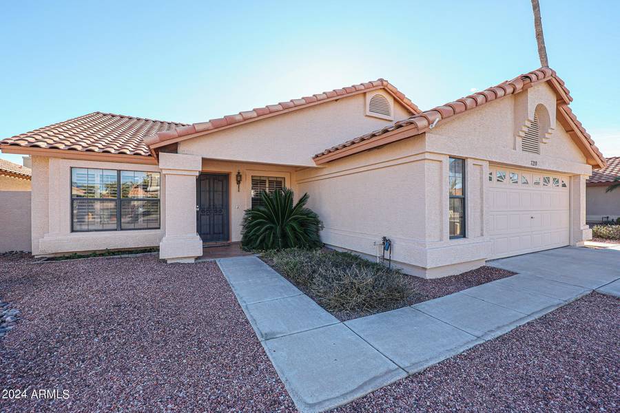 7239 W MORROW Drive, Glendale, AZ 85308