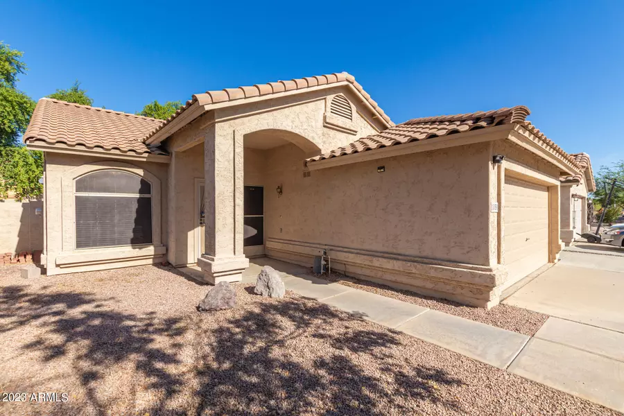 1050 W SEAGULL Drive, Chandler, AZ 85286