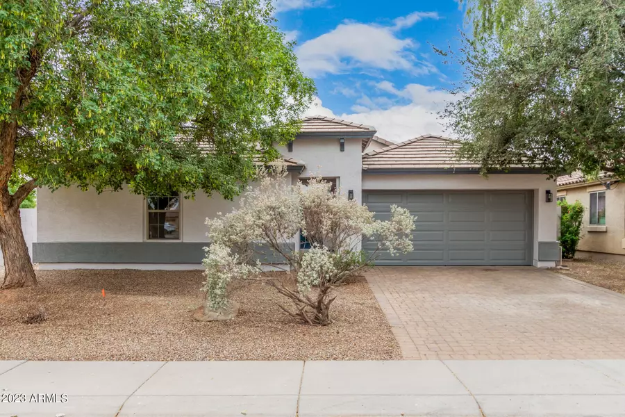 633 W DESERT GLEN Drive, San Tan Valley, AZ 85143