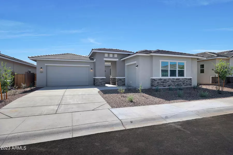 18221 W PASADENA Avenue, Litchfield Park, AZ 85340