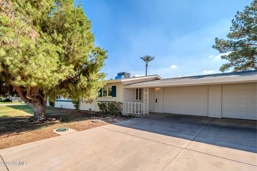 10227 W SNEAD Circle S, Sun City, AZ 85351