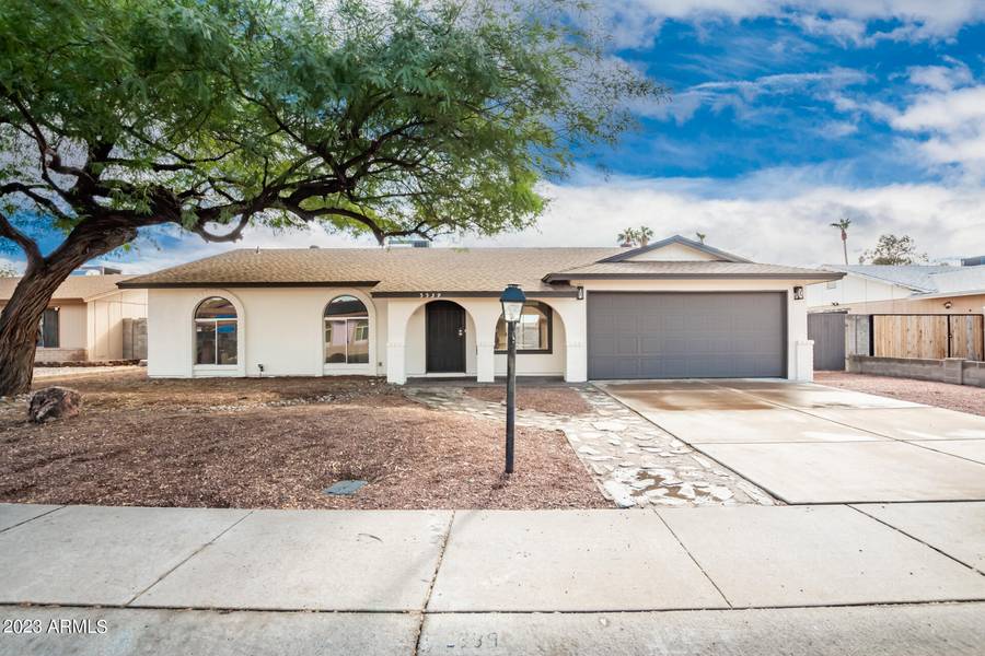 5539 W JOHN CABOT Road, Glendale, AZ 85308