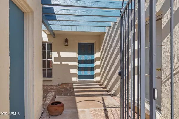 Tempe, AZ 85282,1008 E LAGUNA Drive