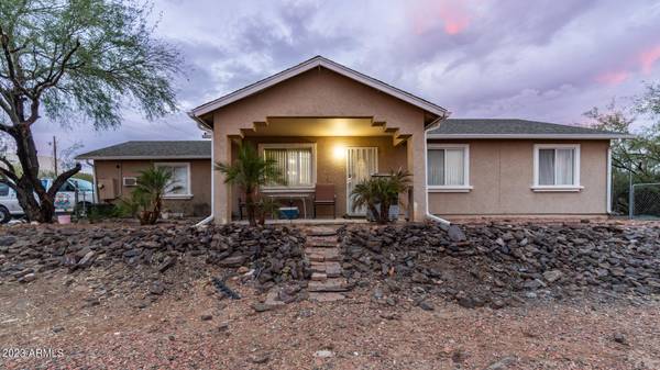 33665 S INCLINE Drive, Black Canyon City, AZ 85324