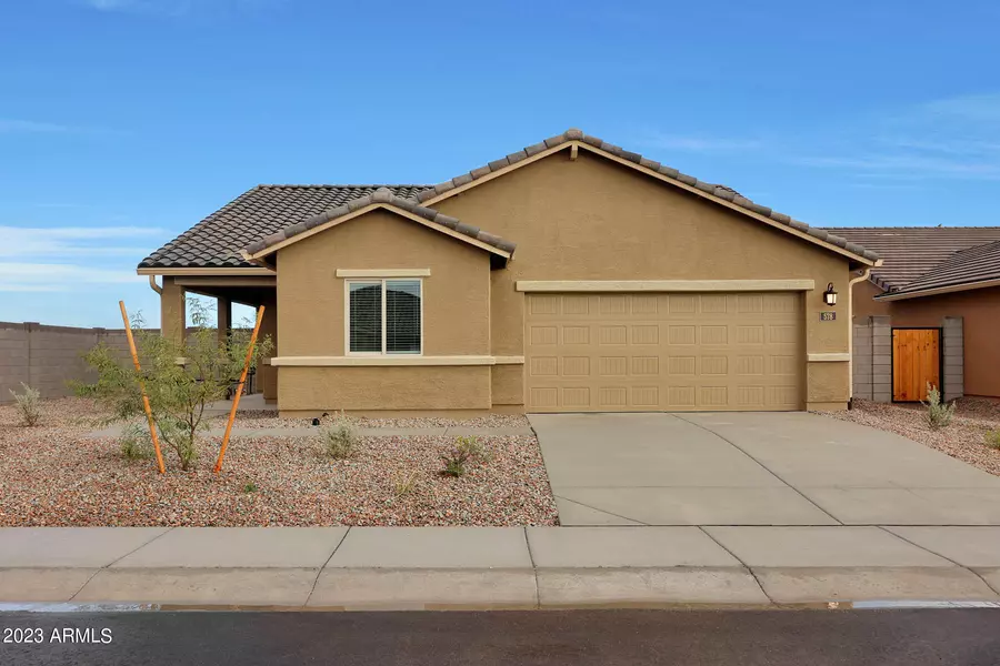 562 W CROWNED DOVE Trail, Casa Grande, AZ 85122