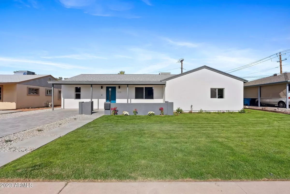 Phoenix, AZ 85014,934 E CAVALIER Drive