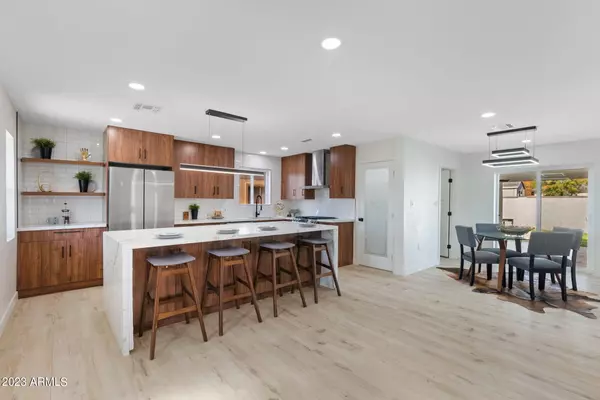 Phoenix, AZ 85014,934 E CAVALIER Drive