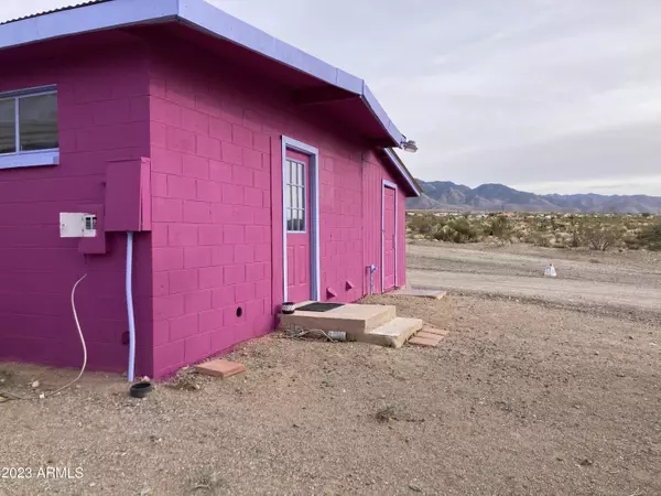 Dolan Springs, AZ 86441,15890 N DON NELL Drive