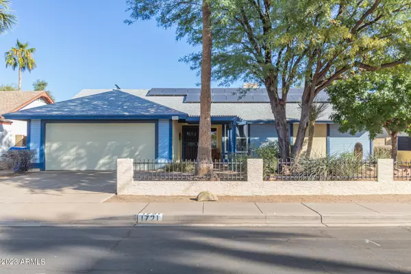 1721 N AMBER --, Mesa, AZ 85203