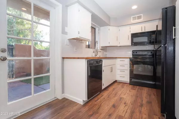 1425 E DESERT COVE Avenue #38 Phoenix, AZ 85020