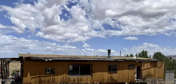 58895 N VALLE Lane, Seligman, AZ 86337