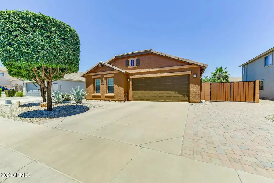 2560 W CANYON Way, San Tan Valley, AZ 85144