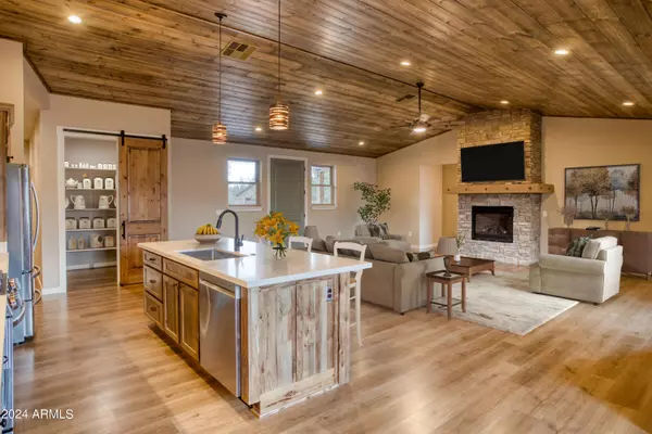 5437 S ELK SPRINGS Parkway, Lakeside, AZ 85929