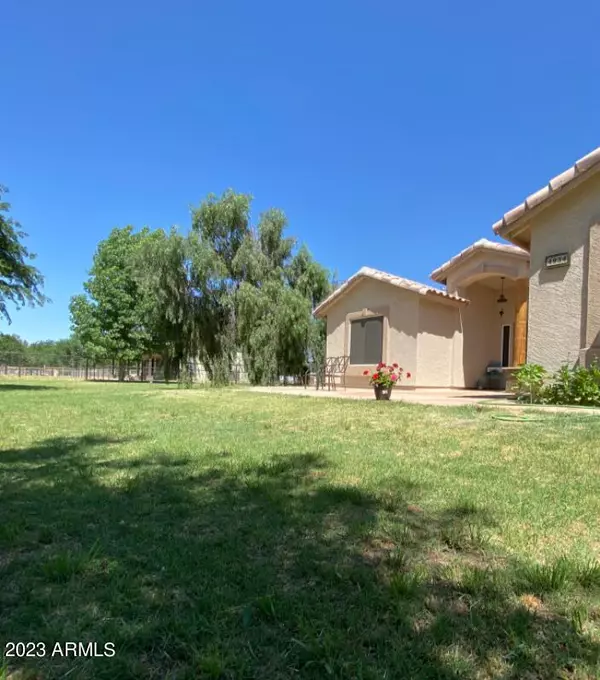 San Tan Valley, AZ 85140,4934 E BEEHIVE Road