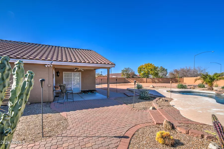 2806 S CHANNING Circle, Mesa, AZ 85212